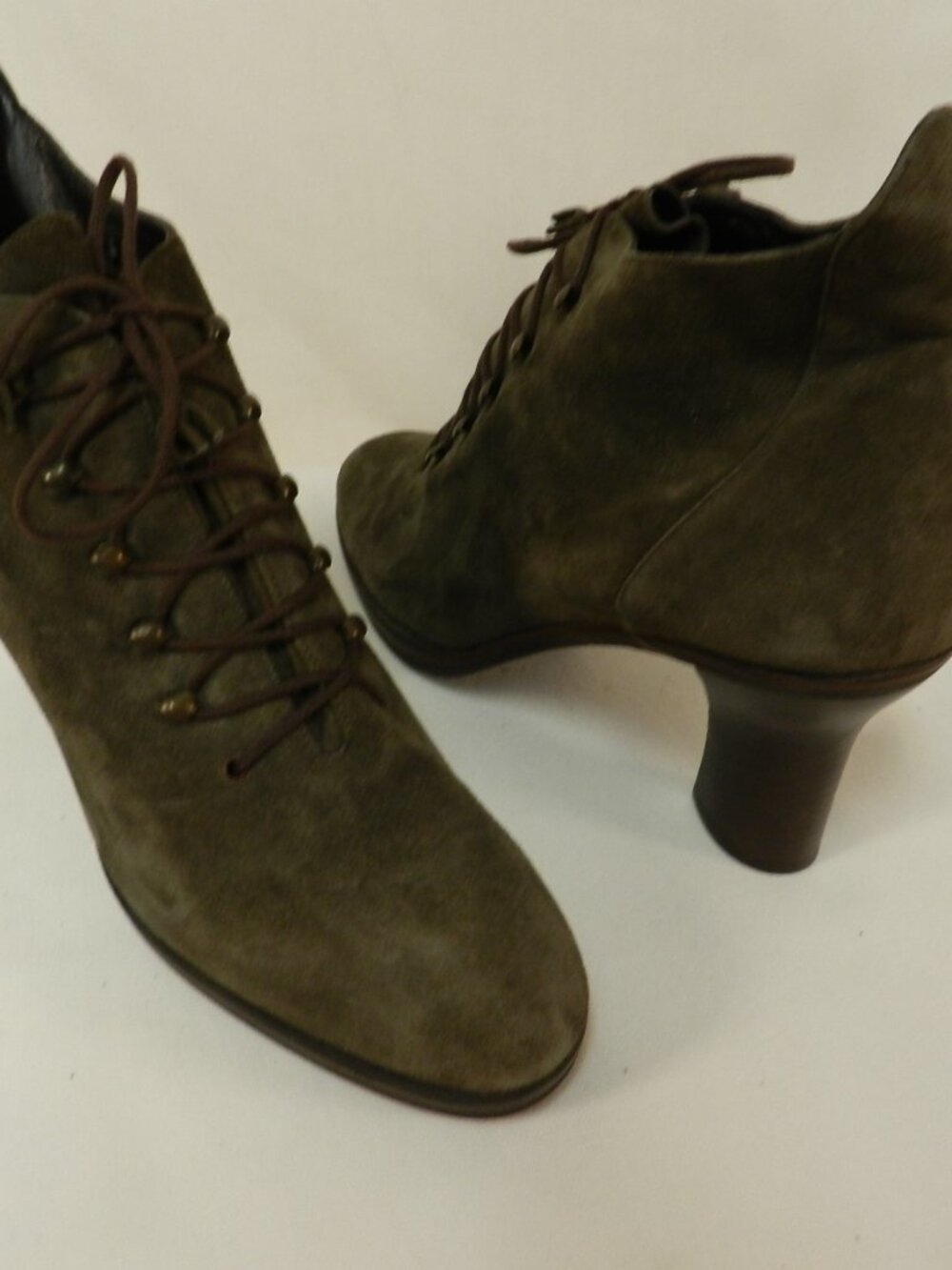 Donna Karan New York Suede ankle lace up Granny heel boots booties Italy Sz 9.5